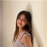 Estudiante universitaria de Administración y Dirección de Empresas con título de C2 Proficiency de inglés.